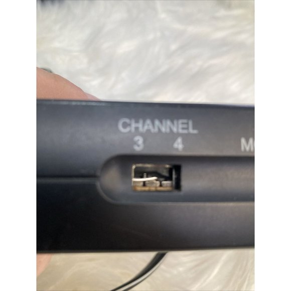 Philips Magnavox RF Modulator Video Converter Part#M61138 READ BROKEN BUTTON - Picture 2 of 2